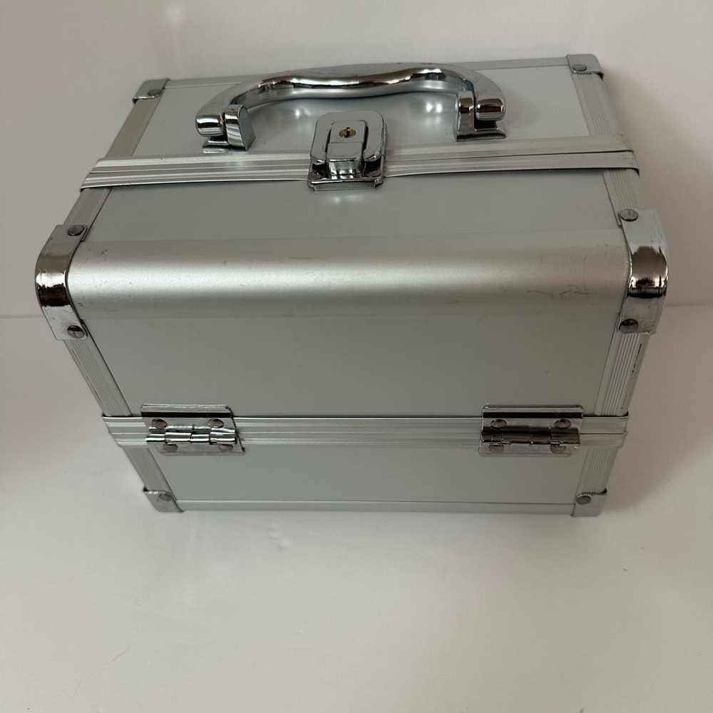 Makeup box organizer, silver and gray
